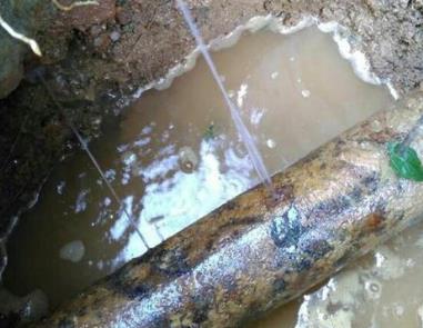 抚顺楼顶渗水维修公司分享下地暖漏水的原因及检测方法。